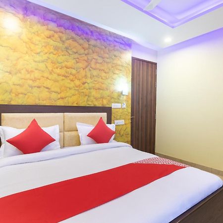 Super Oyo Hotel O Red Stone Inn Yeni Delhi Dış mekan fotoğraf