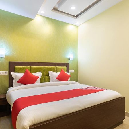 Super Oyo Hotel O Red Stone Inn Yeni Delhi Dış mekan fotoğraf