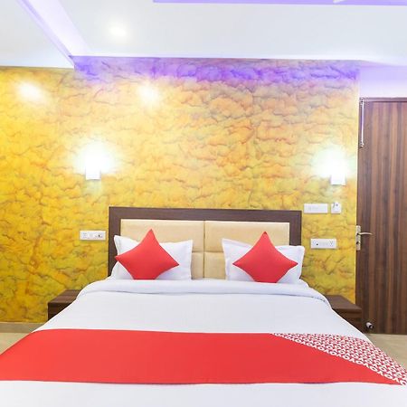 Super Oyo Hotel O Red Stone Inn Yeni Delhi Dış mekan fotoğraf