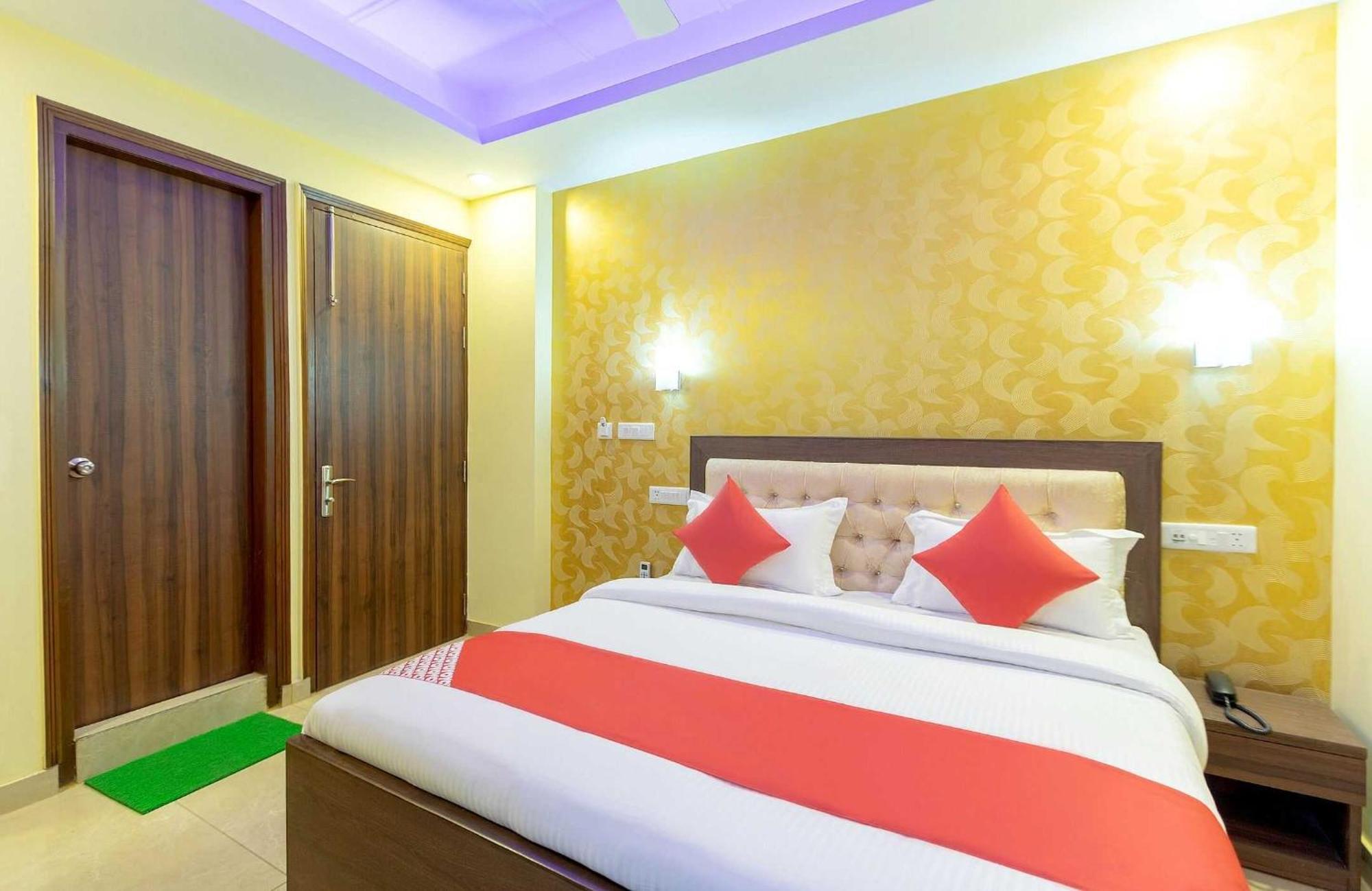 Super Oyo Hotel O Red Stone Inn Yeni Delhi Dış mekan fotoğraf