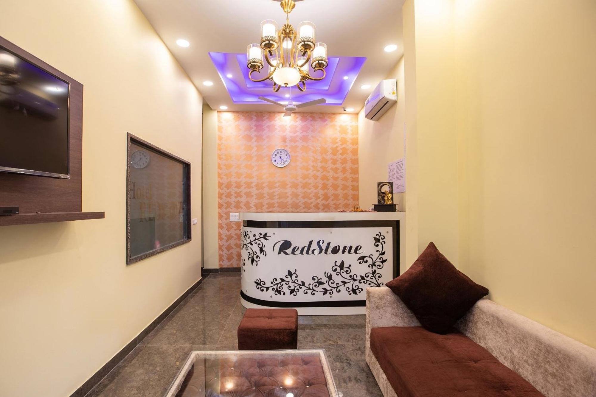 Super Oyo Hotel O Red Stone Inn Yeni Delhi Dış mekan fotoğraf