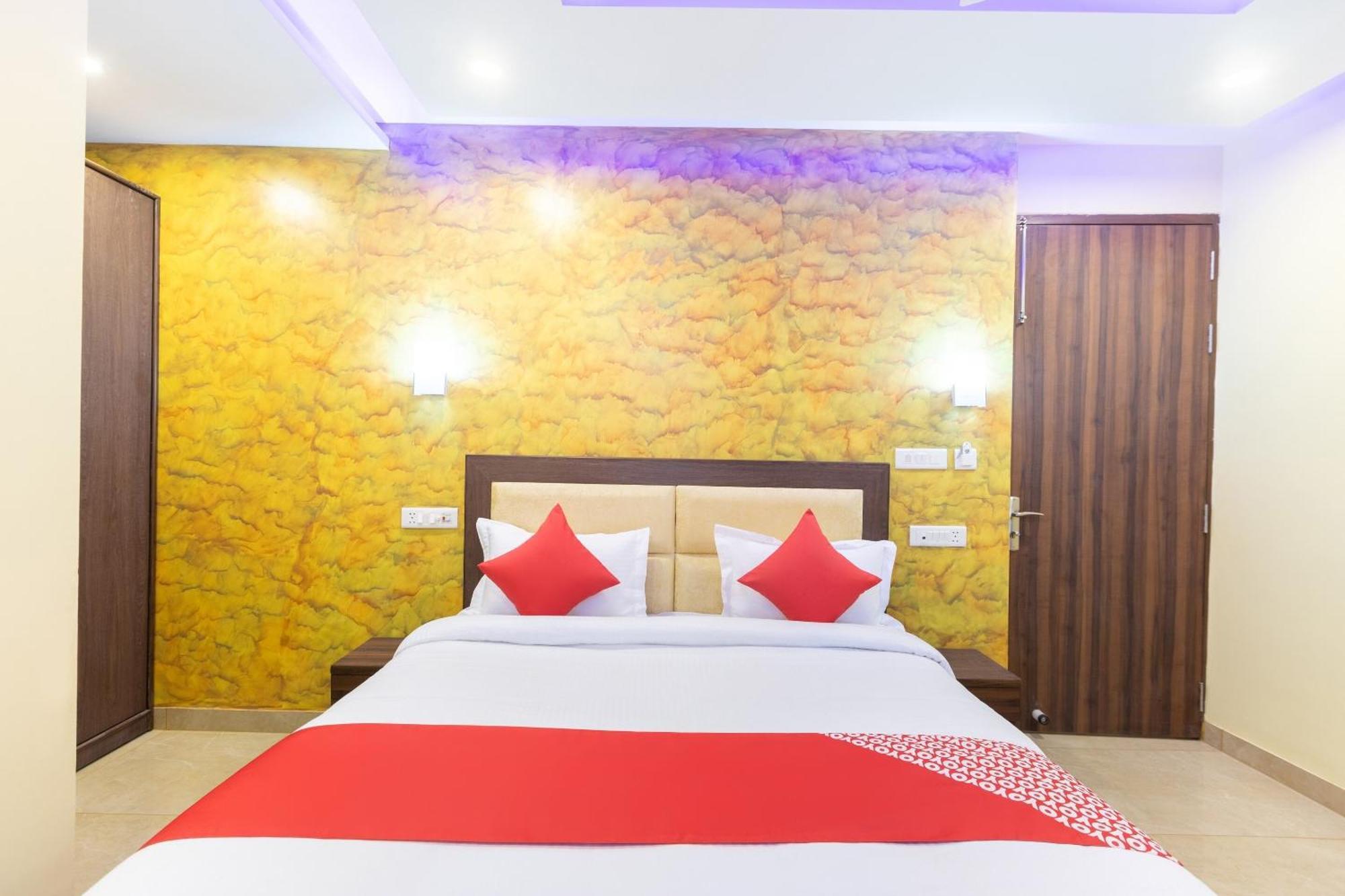 Super Oyo Hotel O Red Stone Inn Yeni Delhi Dış mekan fotoğraf