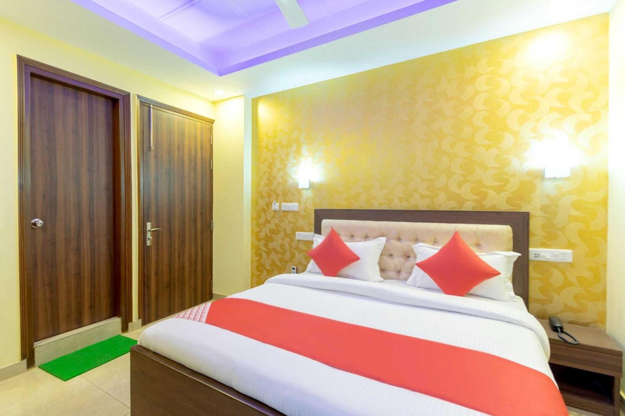 Super Oyo Hotel O Red Stone Inn Yeni Delhi Dış mekan fotoğraf